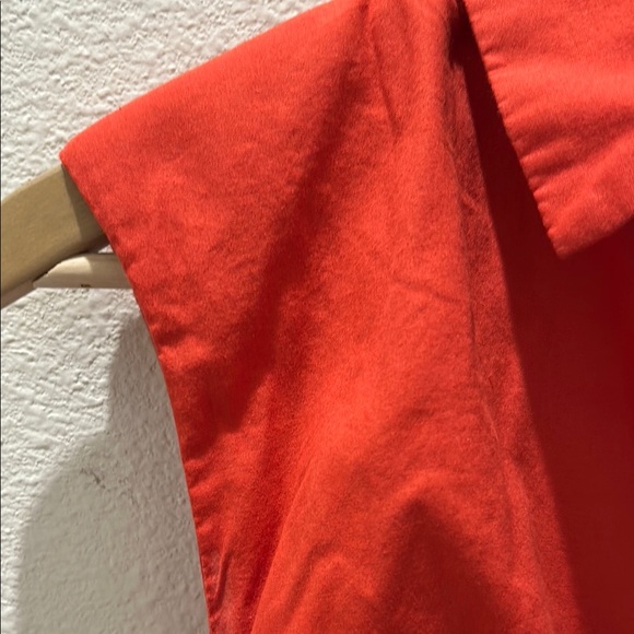 Red Sleeveless Button-Up Top cropped vest - Picture 3 of 13